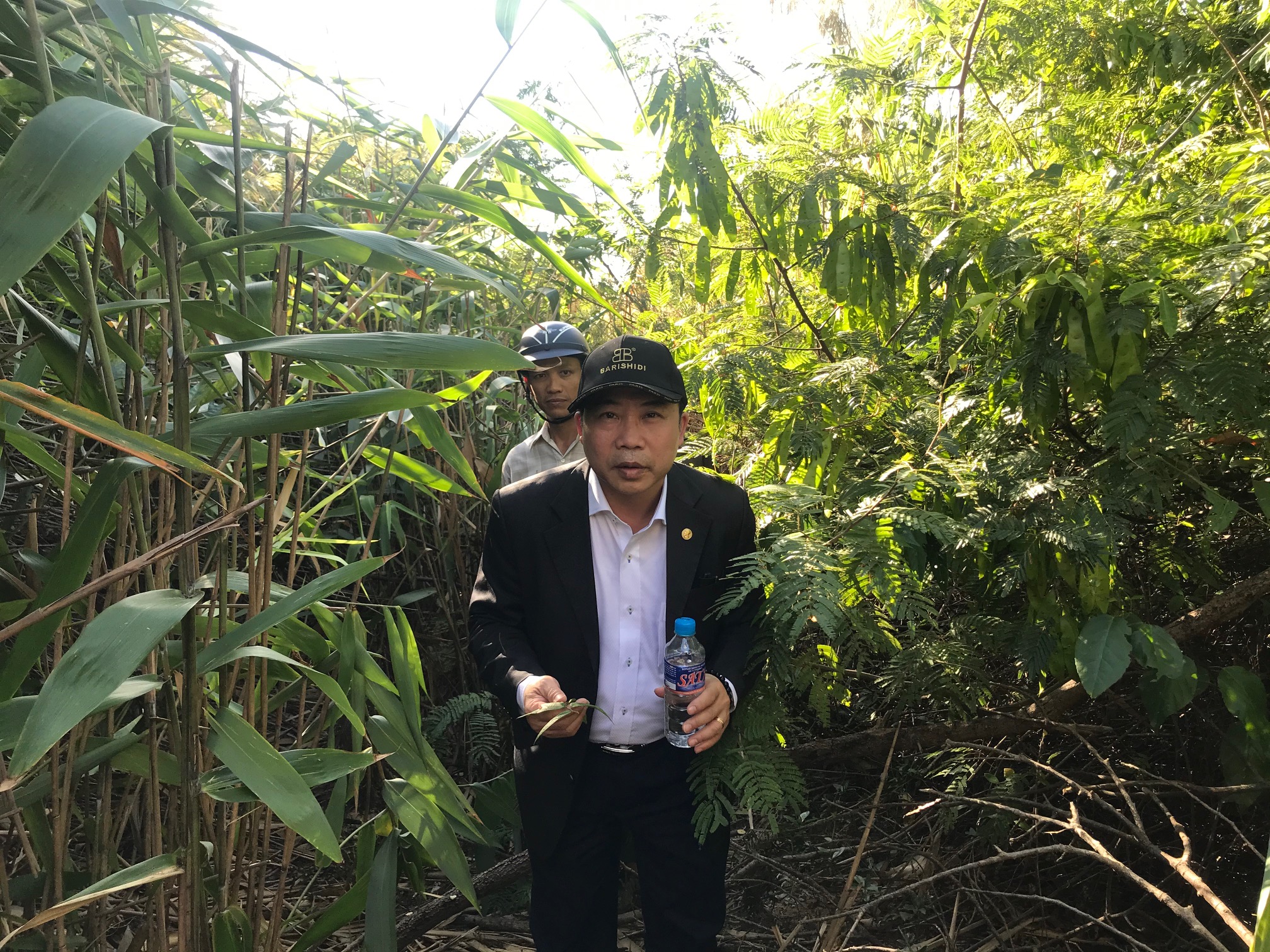 Hơn 3 tiếng đồng hồ, giữa c&aacute;i nắng gay gắt của miền sơn cước S&ocirc;ng Hinh đầu th&aacute;ng 3, Đại biểu Lưu B&igrave;nh Nhưỡng v&agrave; ph&oacute;ng vi&ecirc;n cũng ho&agrave;n th&agrave;nh chuyến thị s&aacute;t thực tế n&uacute;i H&ograve;n M&ograve; O