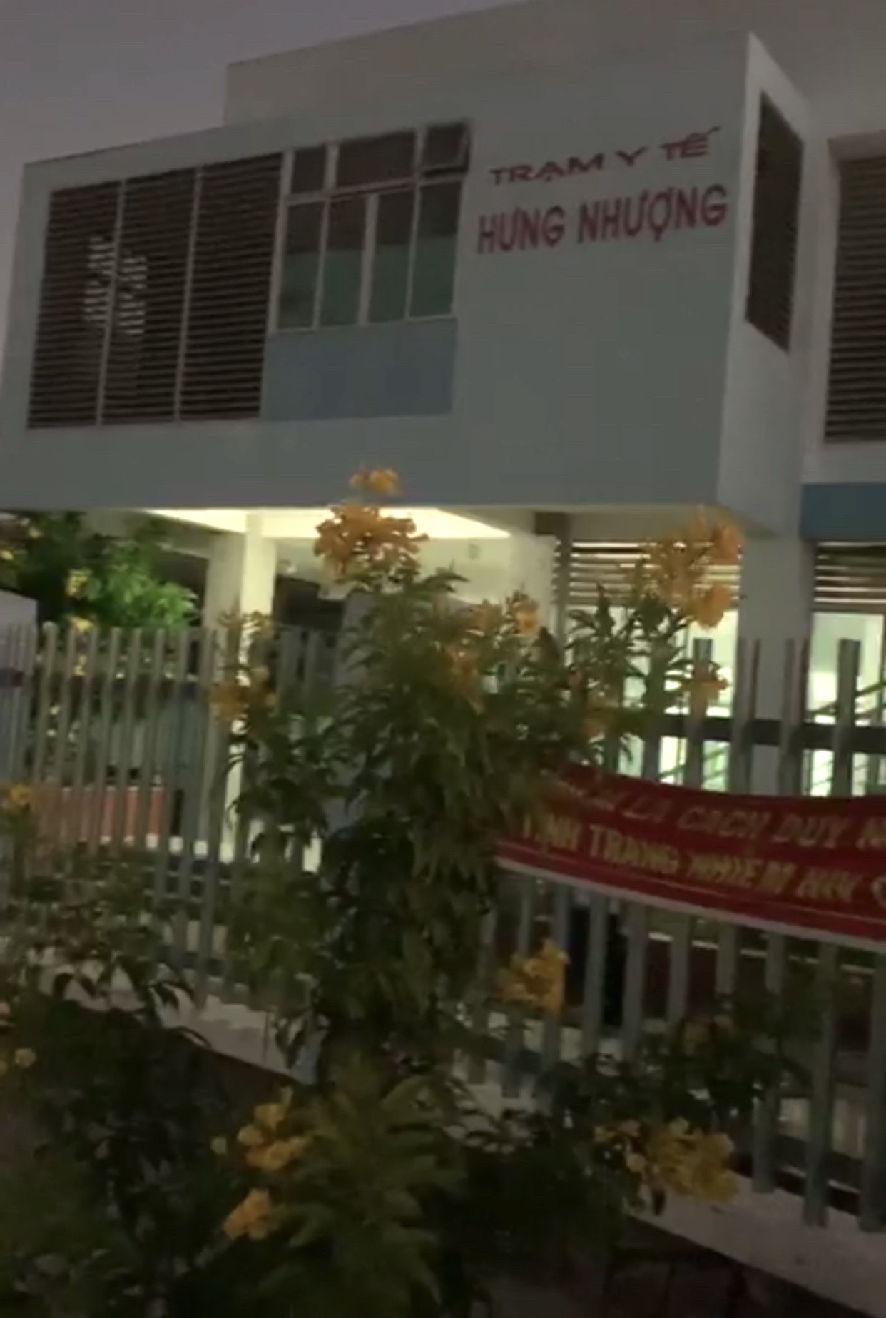 Quỹ từ thiện Hằng Hữu, Công ty CP Đại Nam (Bình Dương): Điều động 2 xe chở nước và tặng 10.000 can nhựa cho đồng bào Bến Tre