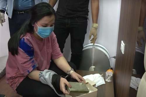 Bố mẹ và con gái vướng lao lý vì ma túy