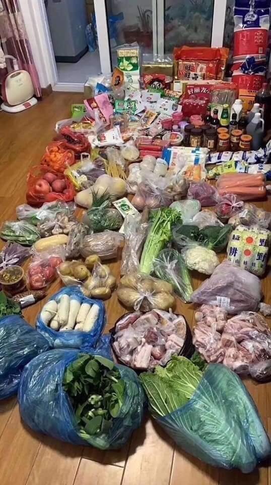 R&acirc;́t nhi&ecirc;̀u người d&acirc;n tích trữ hàng hóa theo t&acirc;m lý đám đ&ocirc;ng.