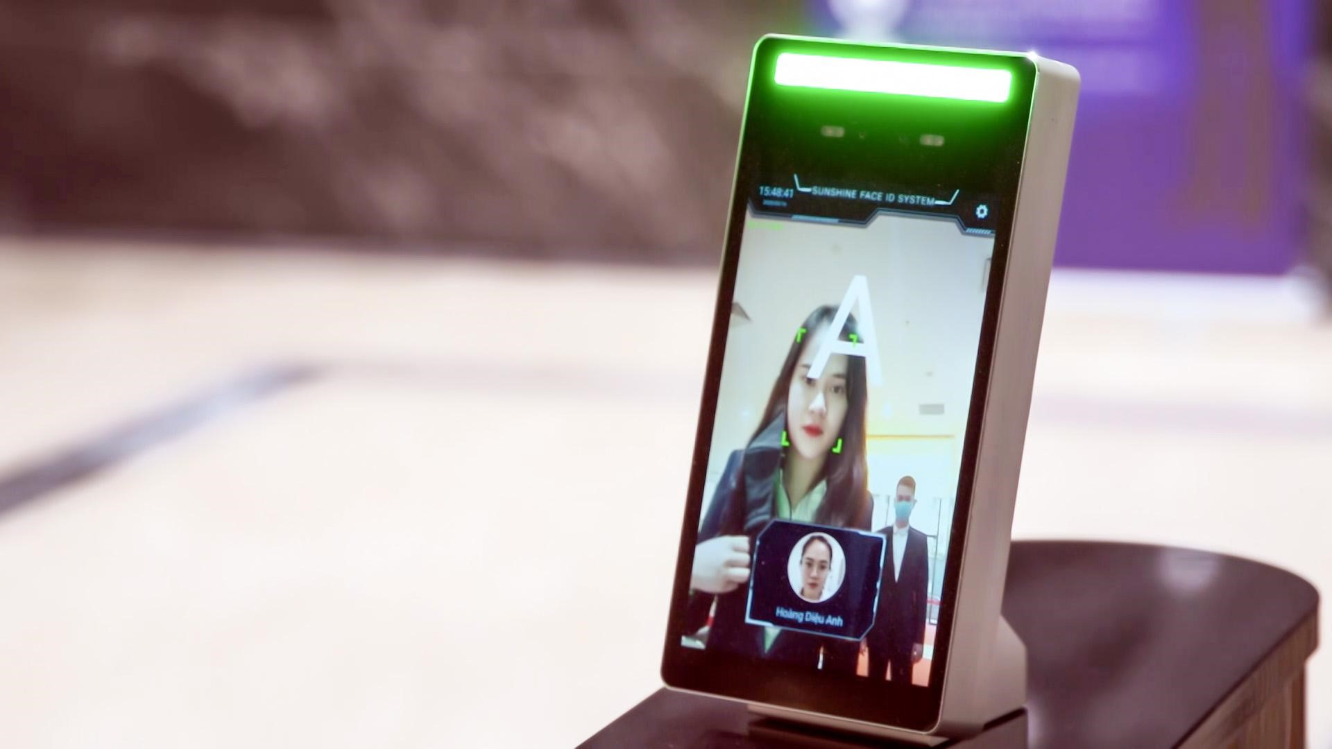 C&ocirc;ng nghệ FaceID điểm so&aacute;t ra v&agrave;o tại trụ sở Sunshine Center