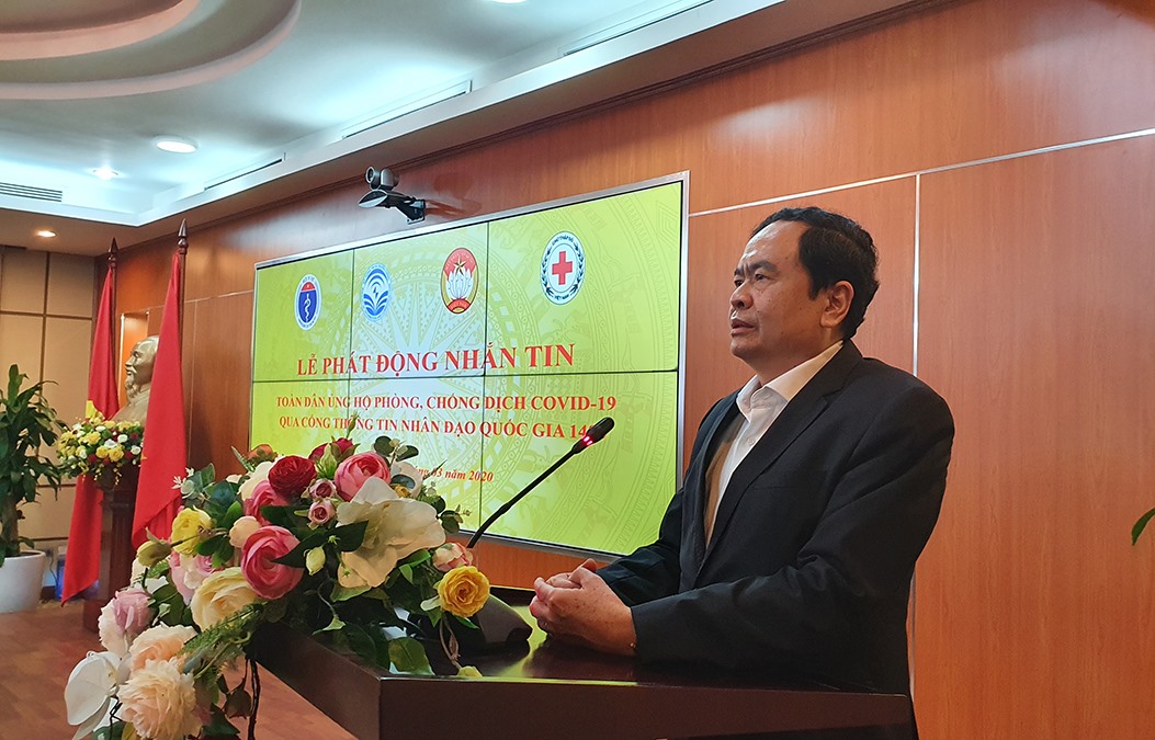 &Ocirc;ng Trần Thanh Mẫn cảm k&iacute;ch trước sự ủng hộ nhiệt th&agrave;nh của c&aacute;c tầng lớp nh&acirc;n d&acirc;n cũng như doanh nghiệp.