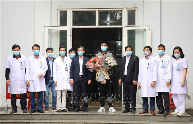 Bệnh nhân mắc COVID-19 số 18 được xuất viện sau khi áp dụng phác đồ điều trị của Bộ Y tế