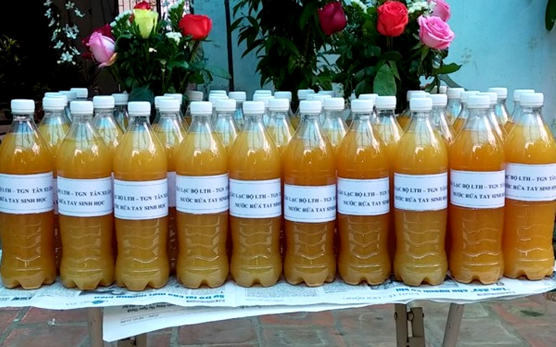 Sản phẩm nước rửa tay sinh học do th&agrave;nh vi&ecirc;n CLB LTHTGN tại H&agrave; Nội thực hiện