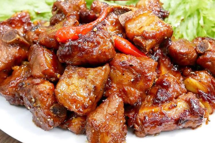 Món ngon cuối tuần: Chủ nhật trổ tài làm sườn non ram, tôm đất xóc bơ tỏi đậm đà đưa cơm