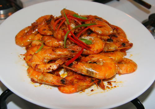 Món ngon cuối tuần: Chủ nhật trổ tài làm sườn non ram, tôm đất xóc bơ tỏi đậm đà đưa cơm