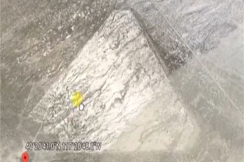 Dân mạng xôn xao hình ảnh đĩa bay rơi xuống sa mạc tại Mỹ