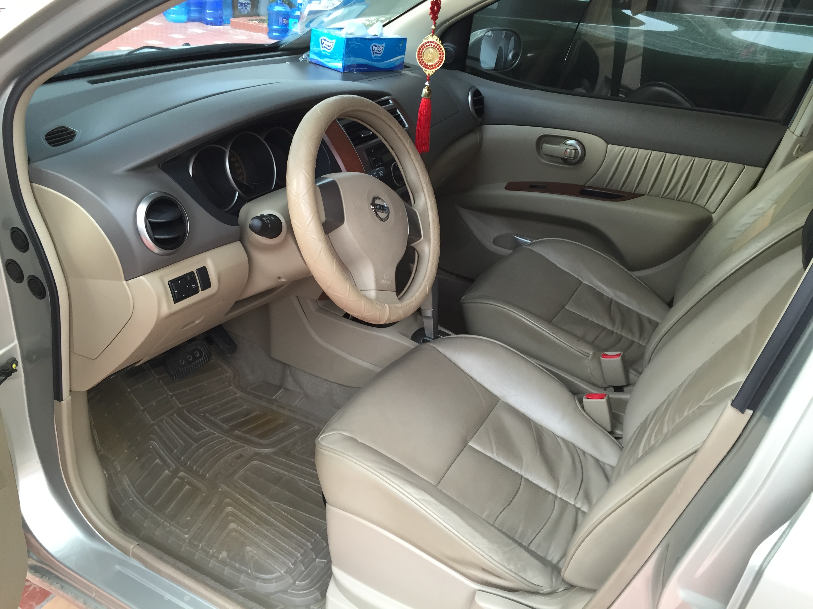 Xe trang bị gh&ecirc;́ da. (Ảnh: Q.H)