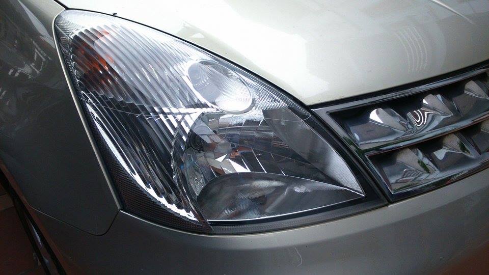 Đèn halogen. (Ảnh: Q.H)