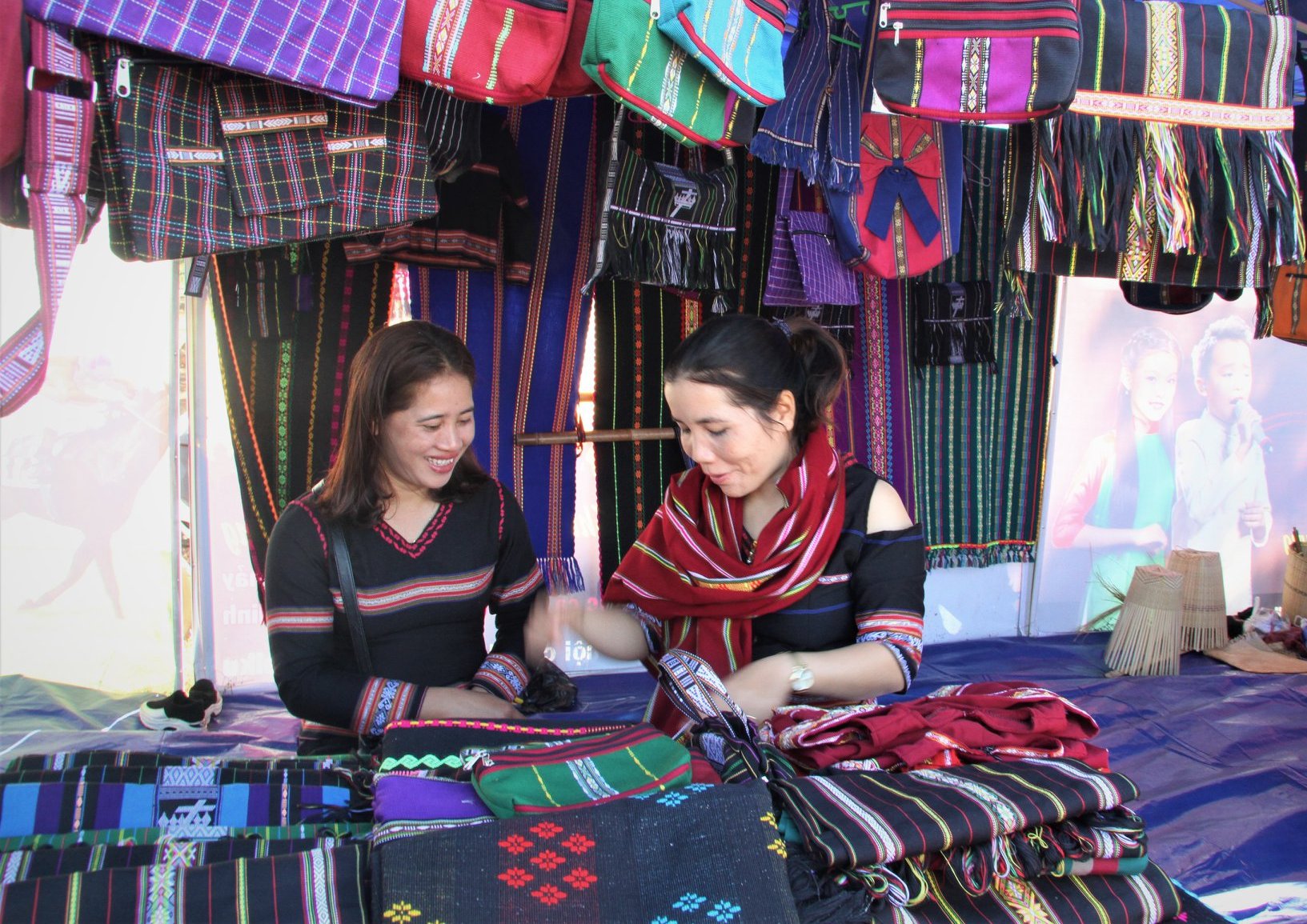 Dã quỳ vàng rực bước tôi đi