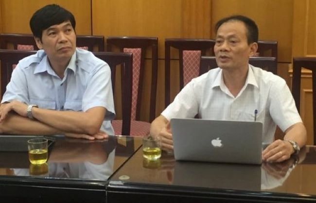 &Ocirc;ng Lại Thanh Sơn Ph&oacute; CHủ tịch UBND tỉnh bắc Giang tiếp c&ocirc;ng d&acirc;n ( người mặc &aacute;o trắng)