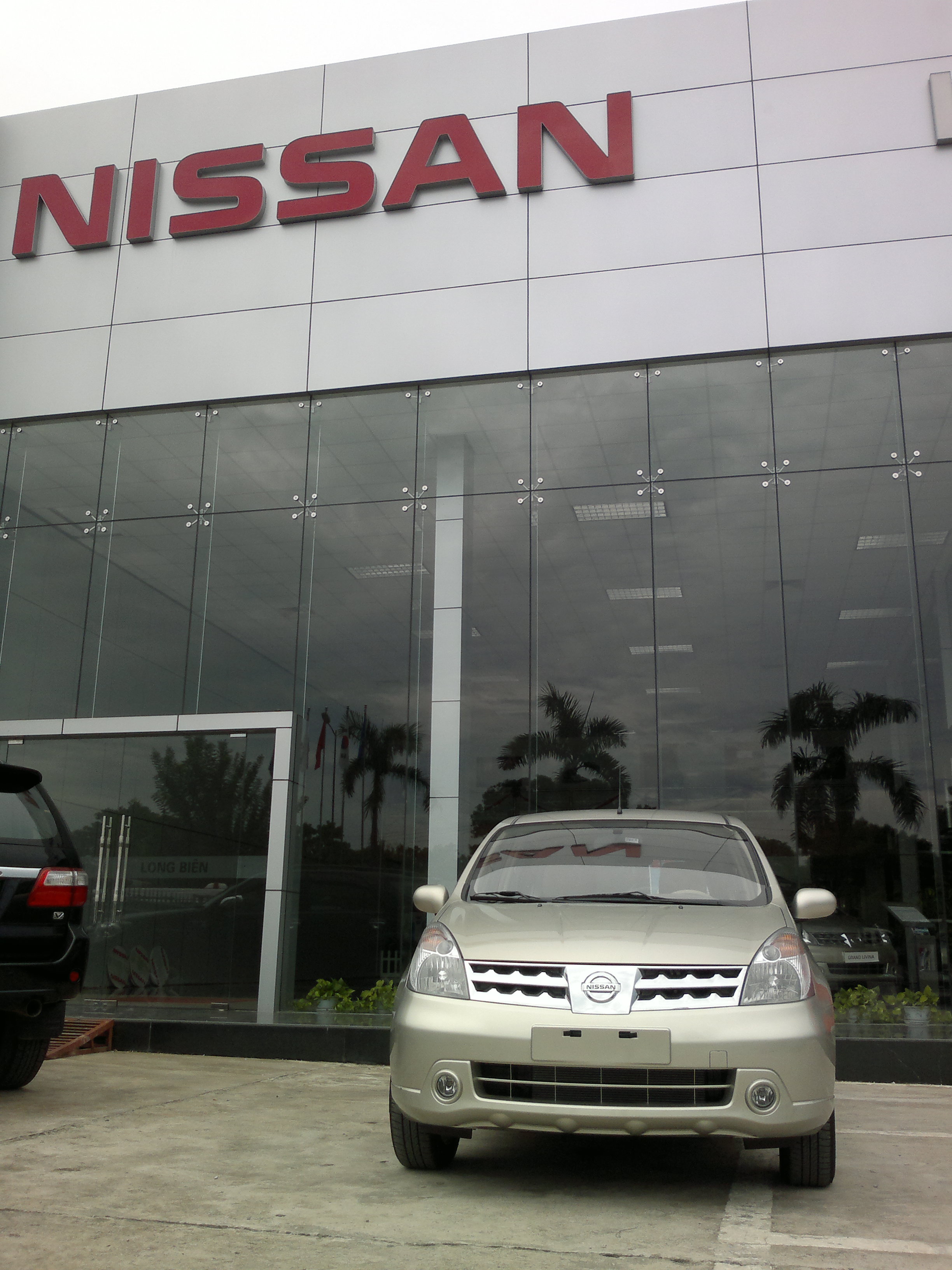 Logo Nissan hi&ecirc;̣n nay. (Ảnh: Q.Hùng)