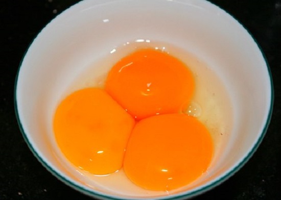 Hôm nay ăn gì: Đổi vị với món trứng cuộn kim chi cho ngày thứ Sáu bận rộn