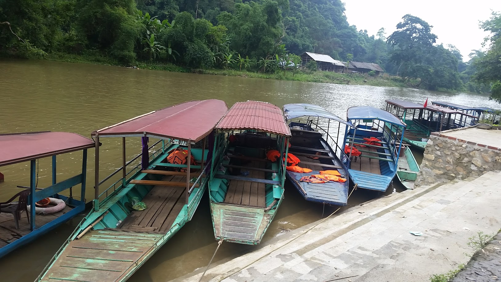 Bến thuyền tr&ecirc;n Hồ Ba Bể