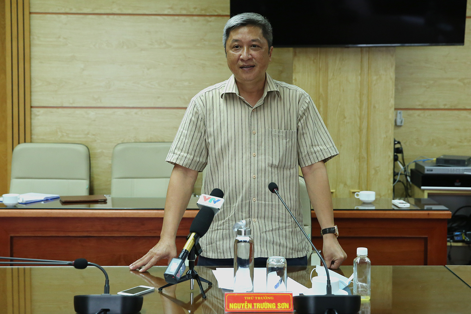 Thứ trưởng Bộ Y tế Nguyễn Trường Sơn. Ảnh: VGP/Đ&igrave;nh NamThứ trưởng Bộ Y tế Nguyễn Trường Sơn. Ảnh: VGP/Đ&igrave;nh Nam