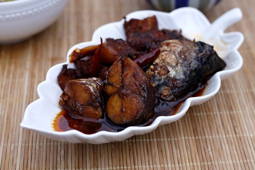 M&oacute;n ngon h&ocirc;m nay: C&aacute; nục kho ti&ecirc;u thơm lừng