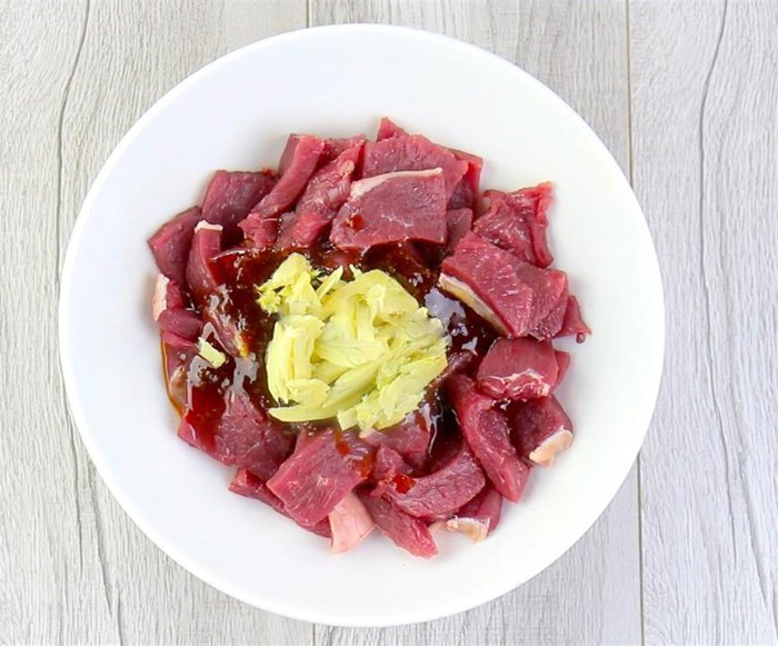 H&ocirc;m nay ăn g&igrave;: Thịt b&ograve; kho gừng n&ecirc;n chọn thịt bắp