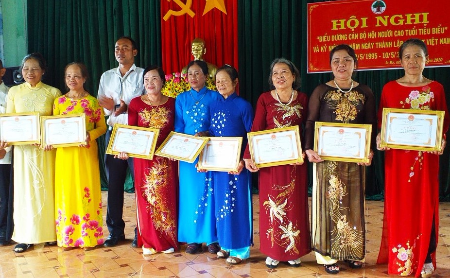 Vinh danh c&aacute;n bộ Hội ti&ecirc;u biểu giai đoạn 2015 - 2020