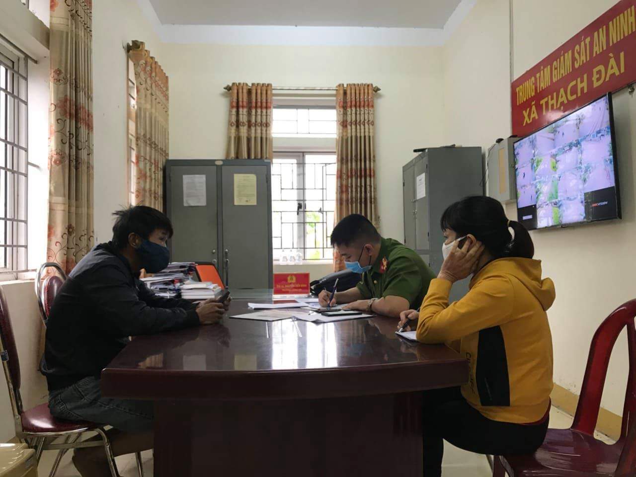 Hà Tĩnh: Người đàn ông đi câu cá không đeo khẩu trang bị phạt hành chính