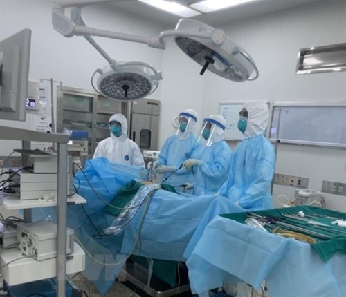 COVID -19: Phi công người Anh đang được chăm sóc tích cực tại phòng áp lực âm