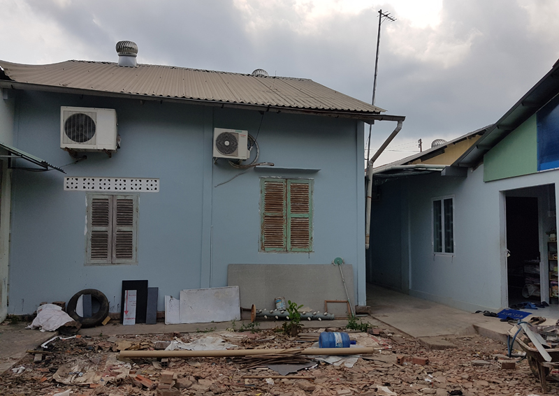 Căn nhà ông Tâm đang sinh sống gần khu mộ