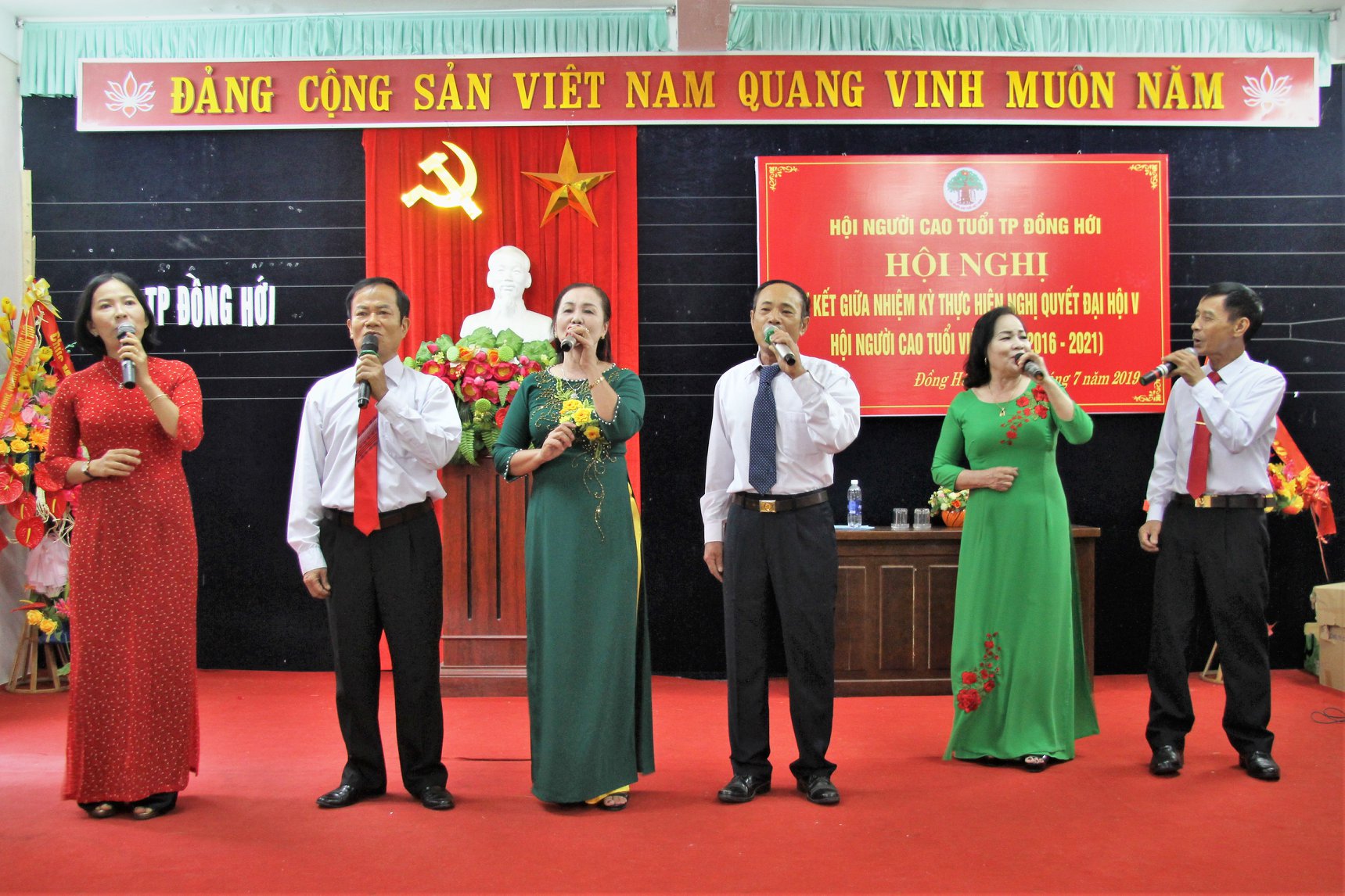 Tiết mục văn nghệ của NCT tỉnh Quảng B&igrave;nh