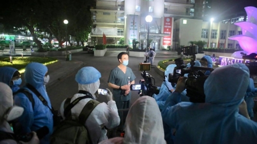 Dỡ cách ly, Bệnh viện Bạch Mai "cắt" hợp đồng với Công ty Trường Sinh  