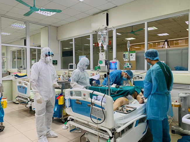 Bệnh nhân 91 phi công người Anh có dấu hiệu nhận biết xung quanh