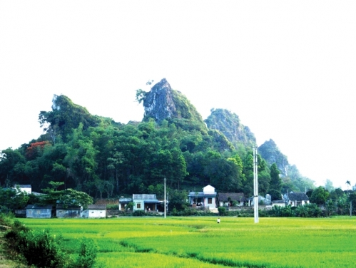 Núi Đuổm linh thiêng