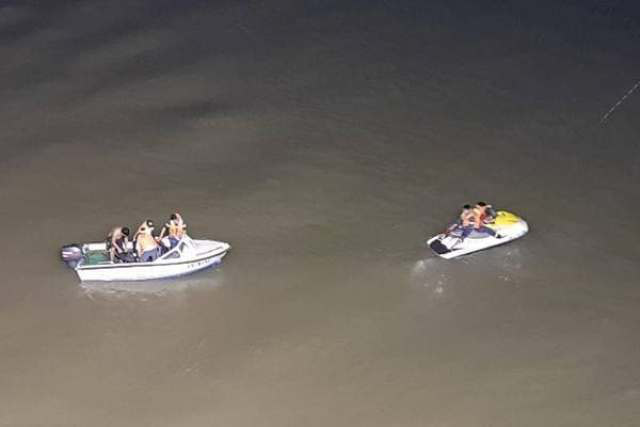 Đến 22h30', lực lượng chức năng vẫn chưa t&igrave;m thấy nạn nh&acirc;n