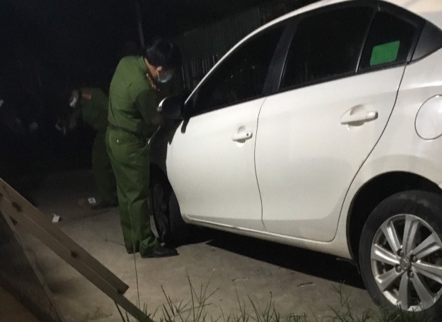 C&ocirc;ng an đang kh&aacute;m nghiệm hiện trường