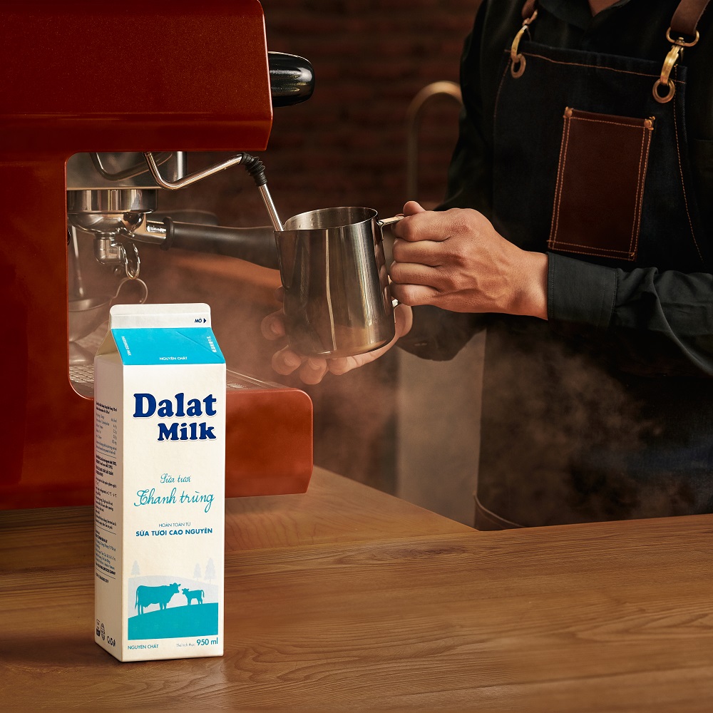 Sữa tươi thanh tr&ugrave;ng Dalatmilk đ&atilde; thuyết phục ho&agrave;n to&agrave;n những &ldquo;bếp trưởng pha chế&rdquo; ở c&aacute;c hệ thống c&agrave; ph&ecirc;, tr&agrave; sữa, nh&agrave; h&agrave;ng, resort lớn ở Việt Nam