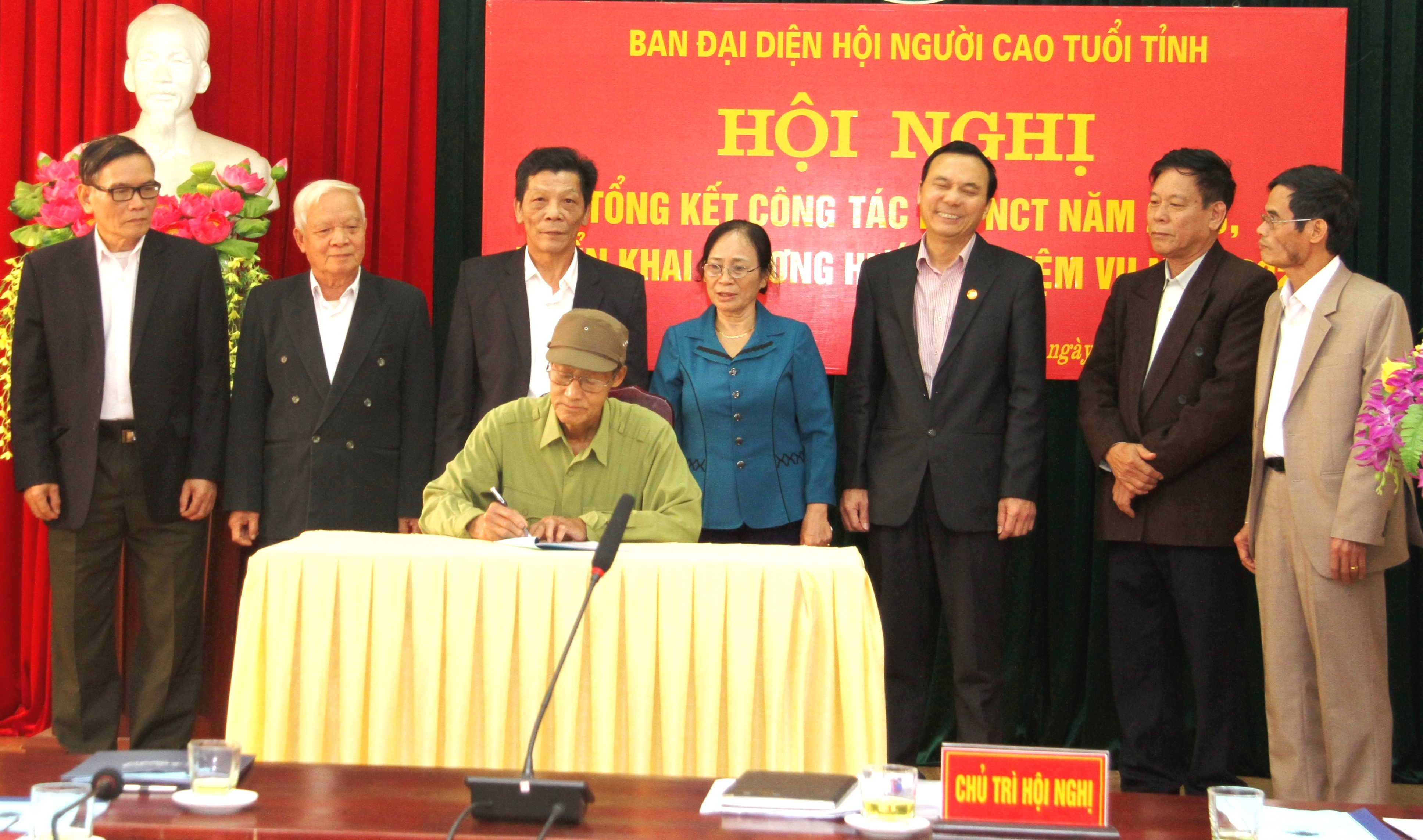Hội NCT c&aacute;c huyện tỉnh Tuy&ecirc;n Quang k&iacute; kết giao ước thi đua năm 2020