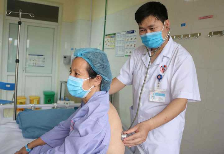 May mắn được cấp cứu kịp thời, bệnh nh&acirc;n đ&atilde; tho&aacute;t cơn sốc phản vệ