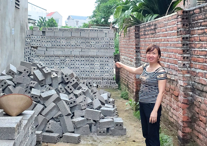 Gia đ&igrave;nh &ocirc;ng Trịnh Huy H&agrave; (c&oacute; đất gi&aacute;p ranh) ngang nhi&ecirc;n x&acirc;y dựng, đỗ vật liệu tr&ecirc;n phần đất sử dụng chung, bịt k&iacute;n lối đi của nh&agrave; cụ Quế