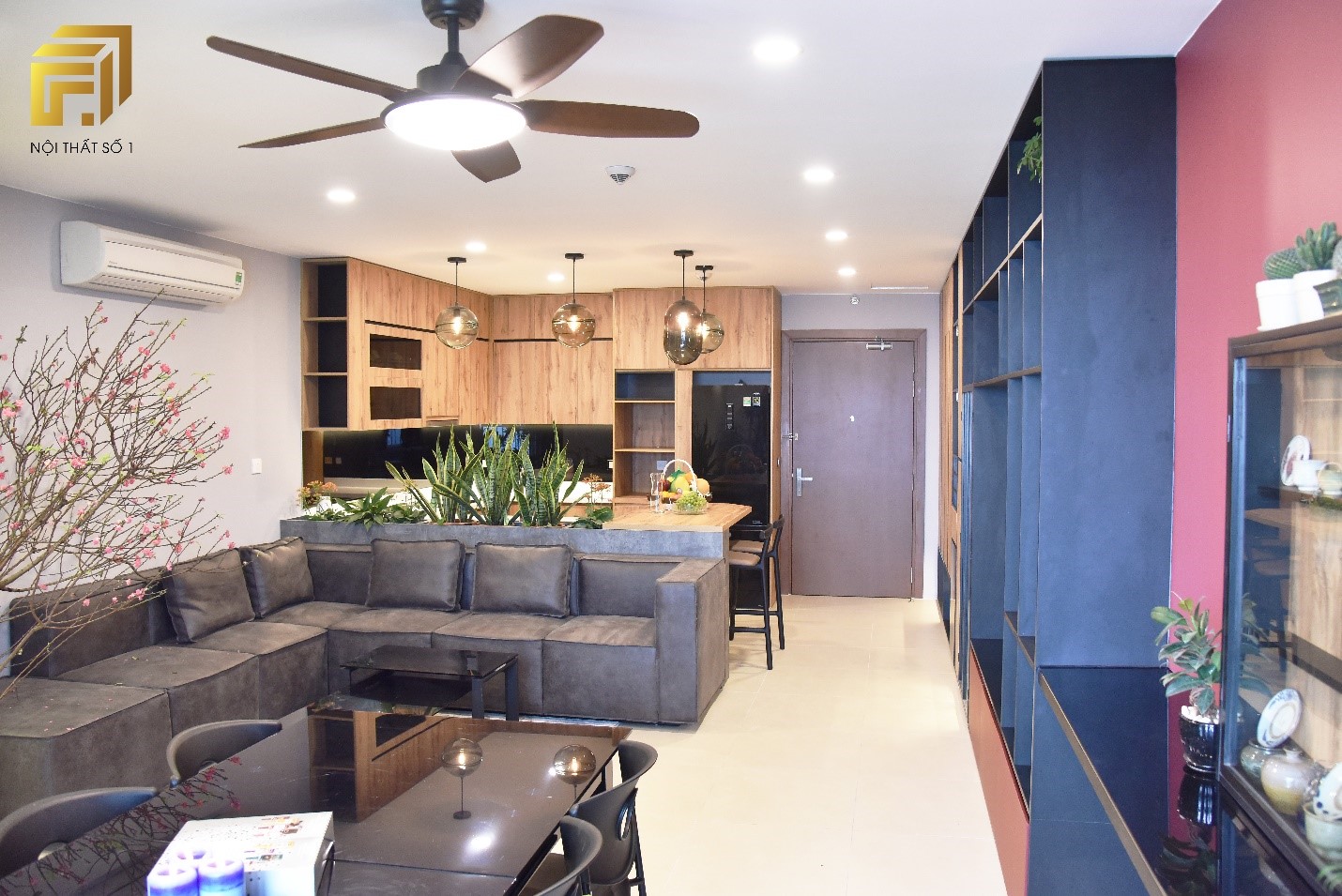 Tone m&agrave;u n&acirc;u gỗ sồi, be dễ d&agrave;ng phối hợp với m&agrave;u sơn tường c&aacute; t&iacute;nh, ph&ugrave; hợp với những gia chủ y&ecirc;u th&iacute;ch kh&ocirc;ng gian đầm ấm