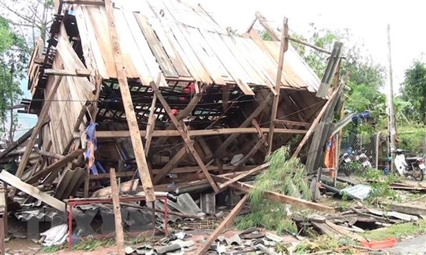 Mưa gi&ocirc;ng l&agrave;m sập đổ nh&agrave; của người d&acirc;n ở x&atilde; Mường Gi&ocirc;n, huyện Quỳnh Nhai, tỉnh Sơn La.