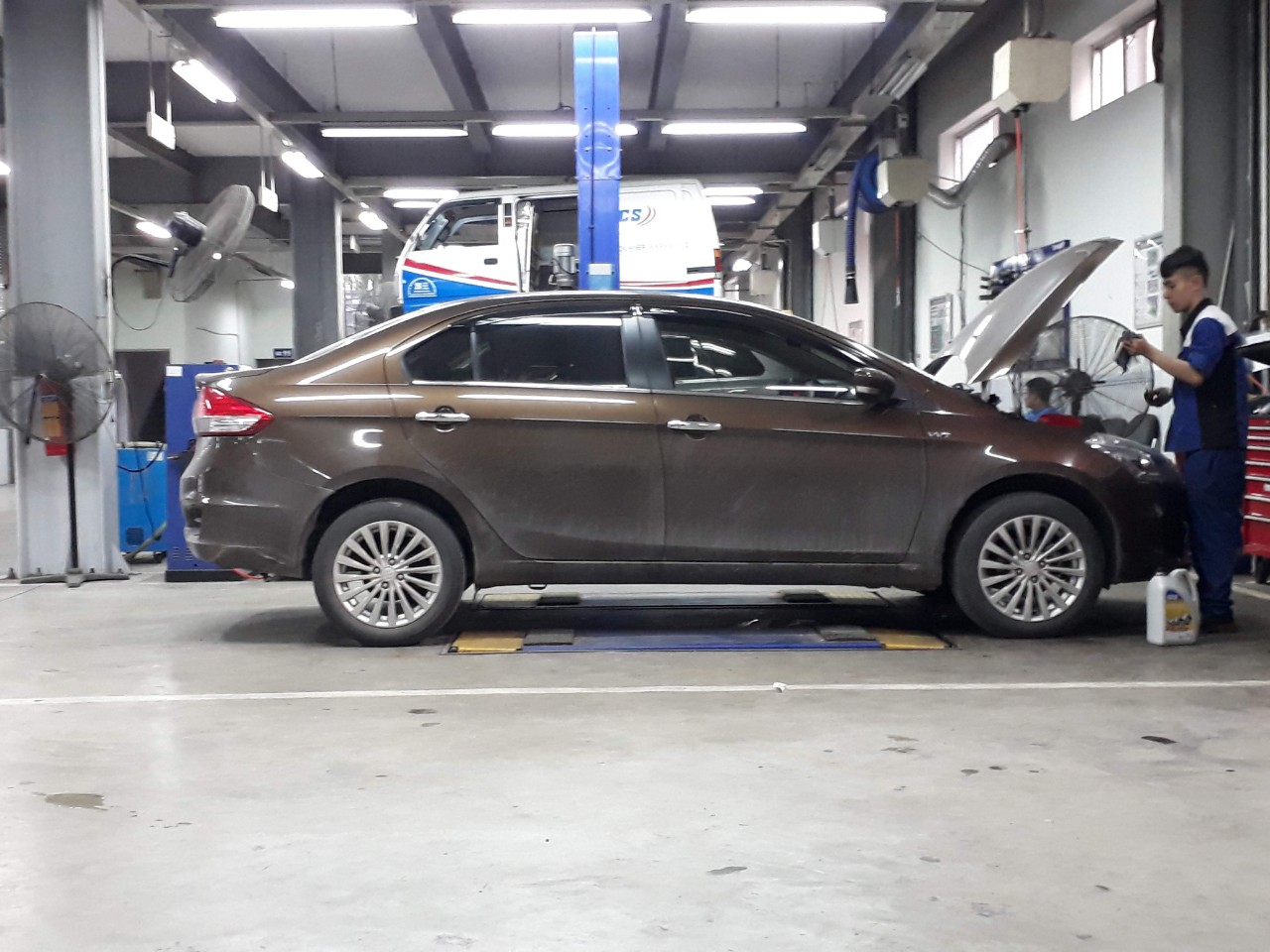 Nhiều h&atilde;ng xe quay trở lại sản xuất sau thời gian tạm dừng do ảnh hưởng dịch COVID-19 - Ảnh: Q.H