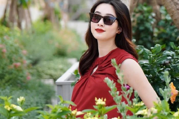 D&ugrave; đang mang bầu, thần th&aacute;i Hoa hậu Việt Nam 2012 vẫn rất rạng ngời