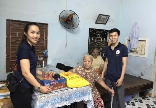 Chung tâm nguyện giúp người nghèo khó   