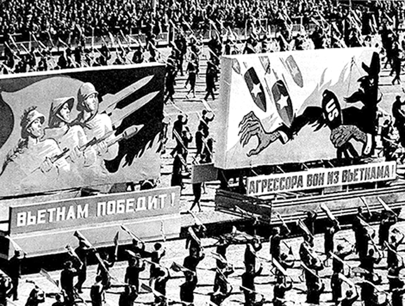 Tuần h&agrave;nh ch&agrave;o mừng chiến thắng của Việt Nam tại Li&ecirc;n X&ocirc; (cũ)