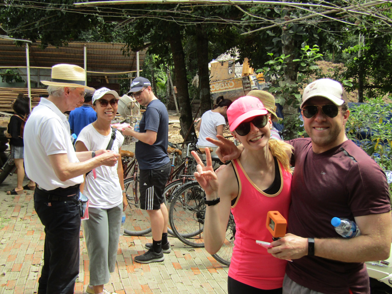 Du kh&aacute;ch nước ngo&agrave;i đến tham quan KDL V&agrave;m X&aacute;ng.