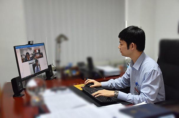 L&agrave;m việc trực tuyến