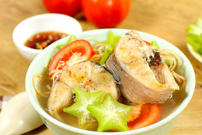 Canh chua c&aacute; l&oacute;c vừa bổ dưỡng vừa thanh m&aacute;t cho cả nh&agrave; ng&agrave;y n&oacute;ng