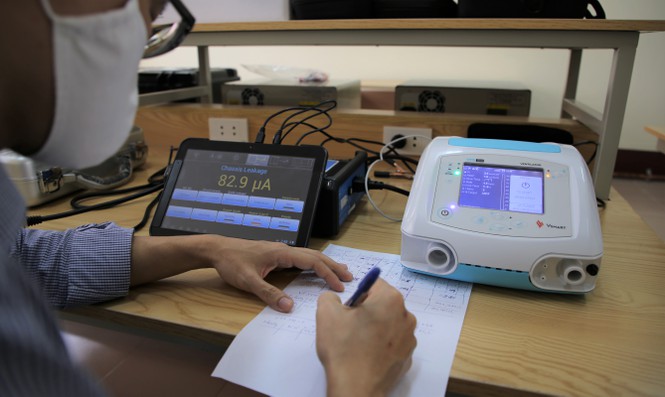 Tổng cục TCĐLCL hỗ trợ đo lường thử nghiệm thành công máy thở do Vingroup sản xuất