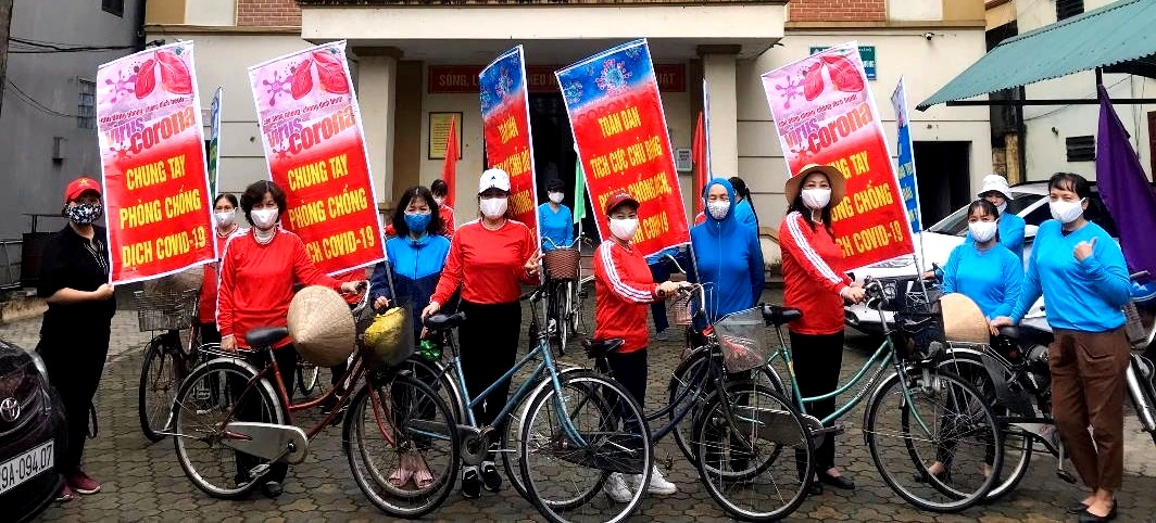 Truyền th&ocirc;ng bằng xe đạp ở CLB LTHTGN phố Thụy Ứng, H&agrave; Nội