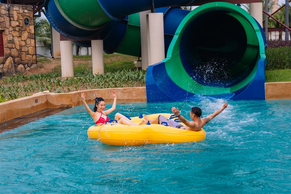 M&aacute;t lạnh đ&atilde; đời với thế giới tr&ograve; chơi nước tại Typhoon Water Park