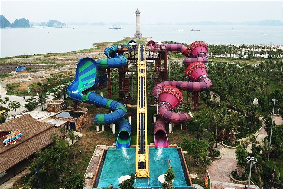 Sun World Halong Complex l&agrave; điểm đến được mong chờ nhất khi tr&ecirc;n nhiều trang mạng x&atilde; hội, du kh&aacute;ch li&ecirc;n tục hỏi về thời gian đ&oacute;n kh&aacute;ch trở lại của tổ hợp vui chơi giải tr&iacute; số một tại miền Bắc n&agrave;y
