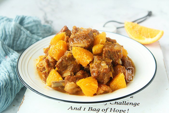 Đổi vị với m&oacute;n sườn sốt cam đậm đ&agrave;, lạ miệng