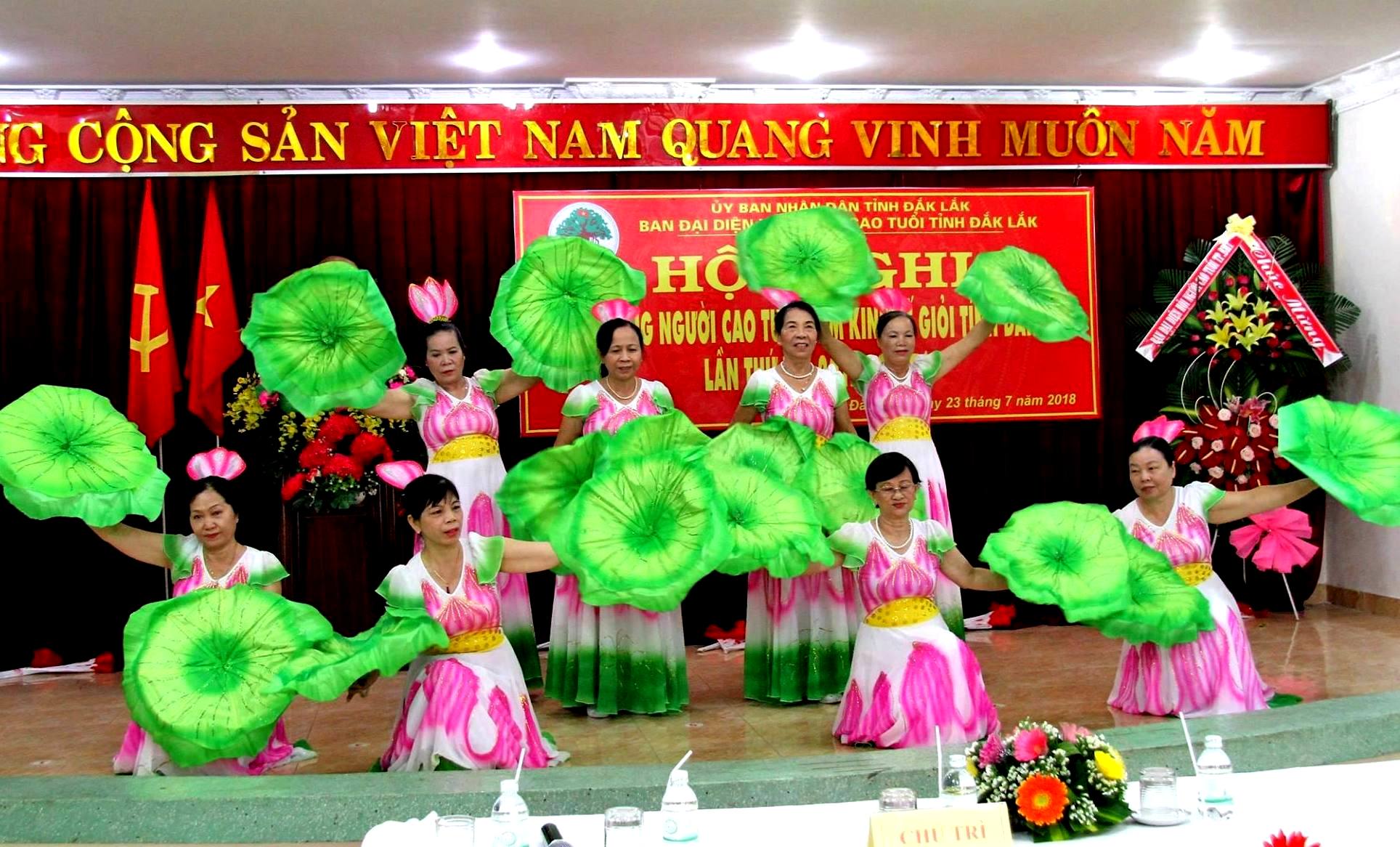 Tiết mục văn nghệ của NCT tỉnh Đắk Lắk